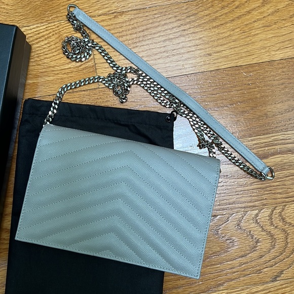 YSL Grain de Poudre Envelope Wallet on Chain, Granite NEW - Picture 7 of 8